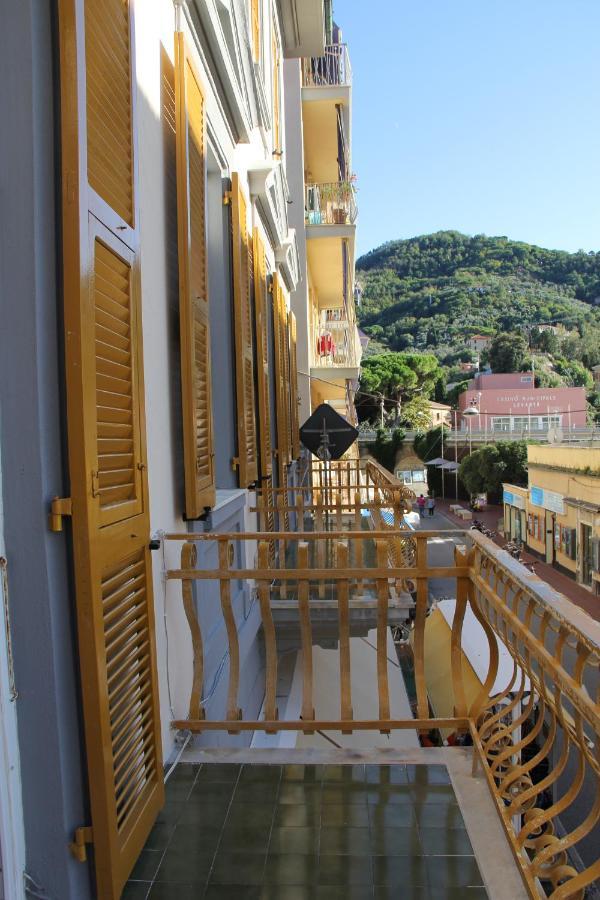Hotel Nazionale Леванто Екстериор снимка